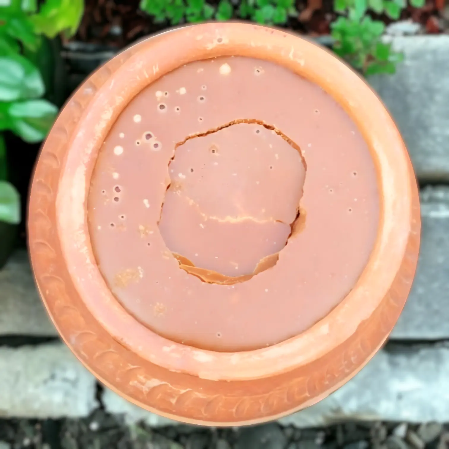ক্রিম মাটির হাড়ি